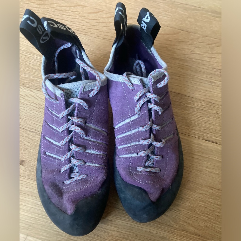 Women’s Scarpa climbing shoes size 5.5